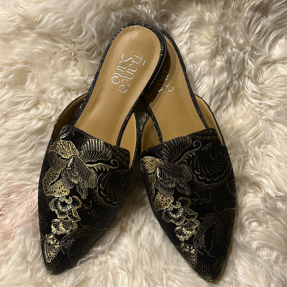 Franco Sarto Russo Black and Gold Floral Brocade Fabric Slides Size 7.5 Flats